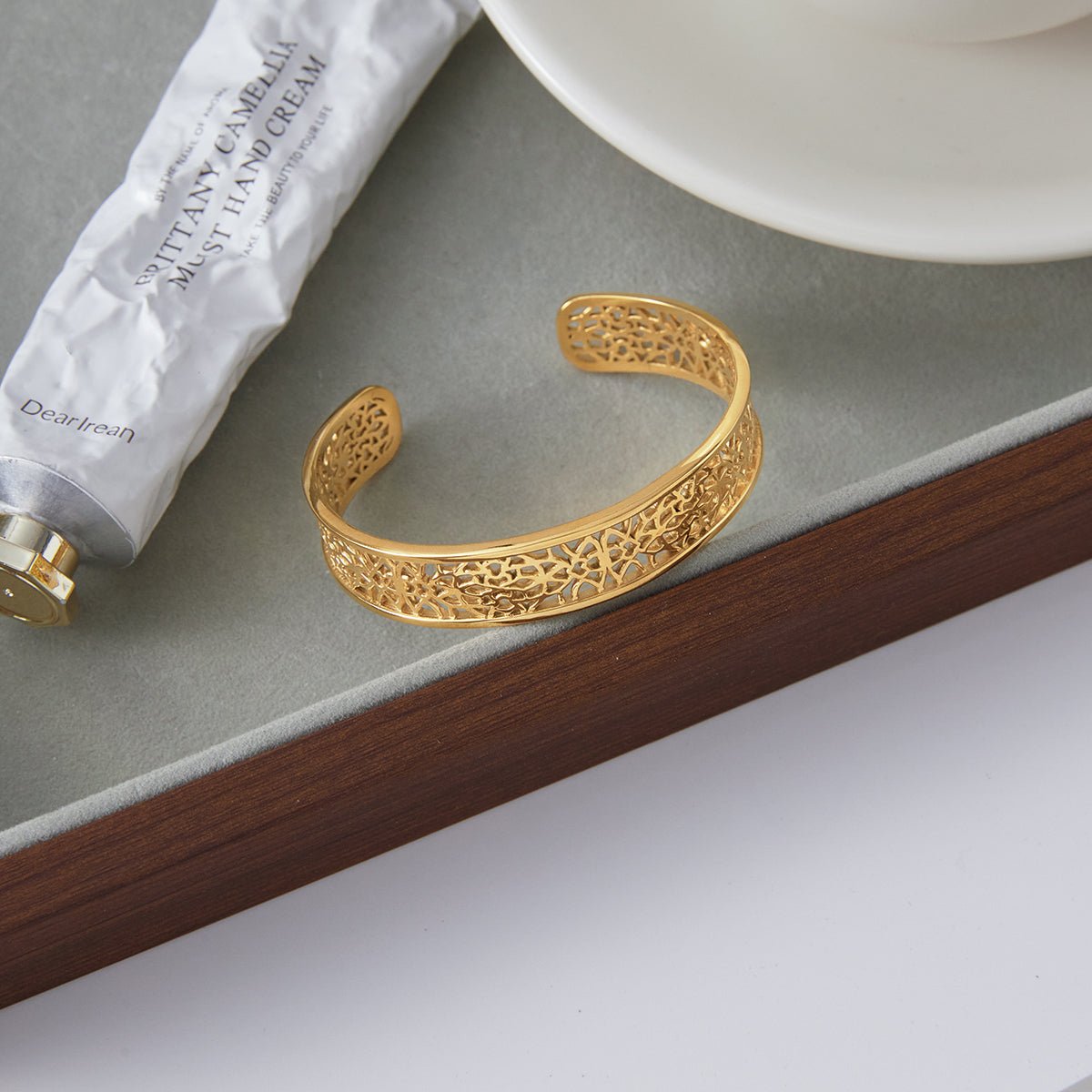 Dentelle d’Or Cuff - 18k Gold Plated Jewelry Switzerland