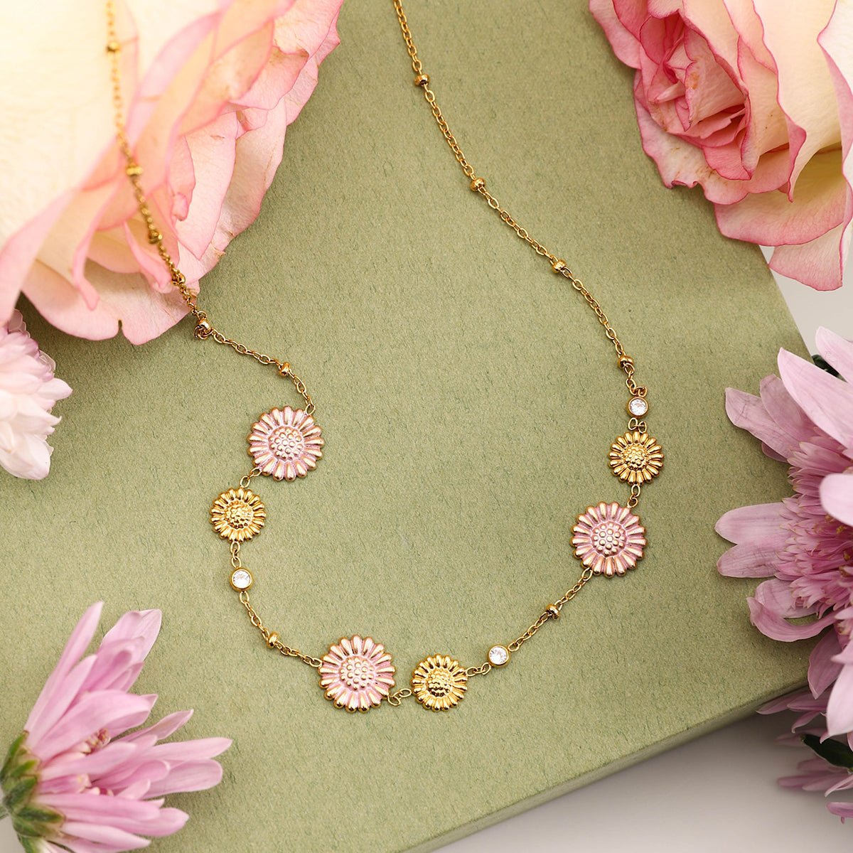 Jardin de Marguerites Necklace - 18k Gold Plated Jewelry Switzerland