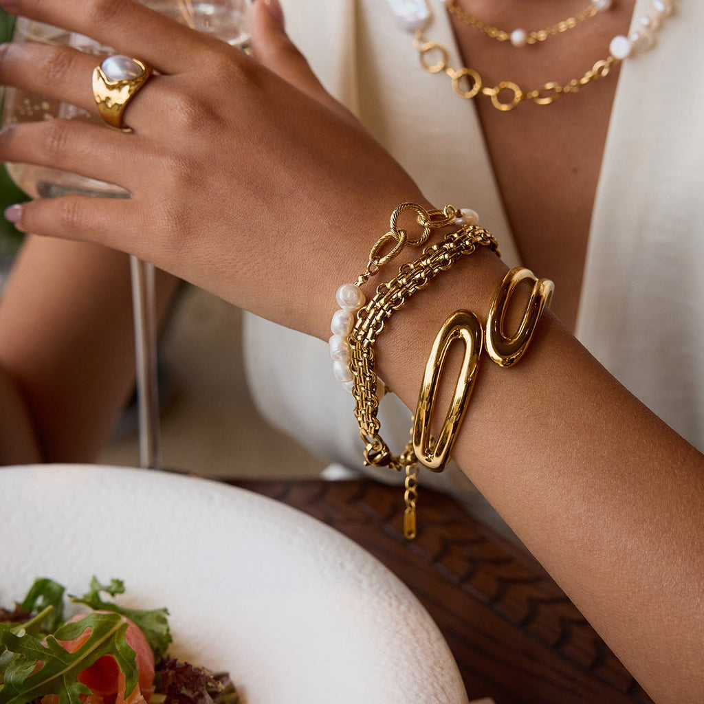 Manchette Étreinte Fluide Bracelet - 18k Gold Plated Jewelry Switzerland