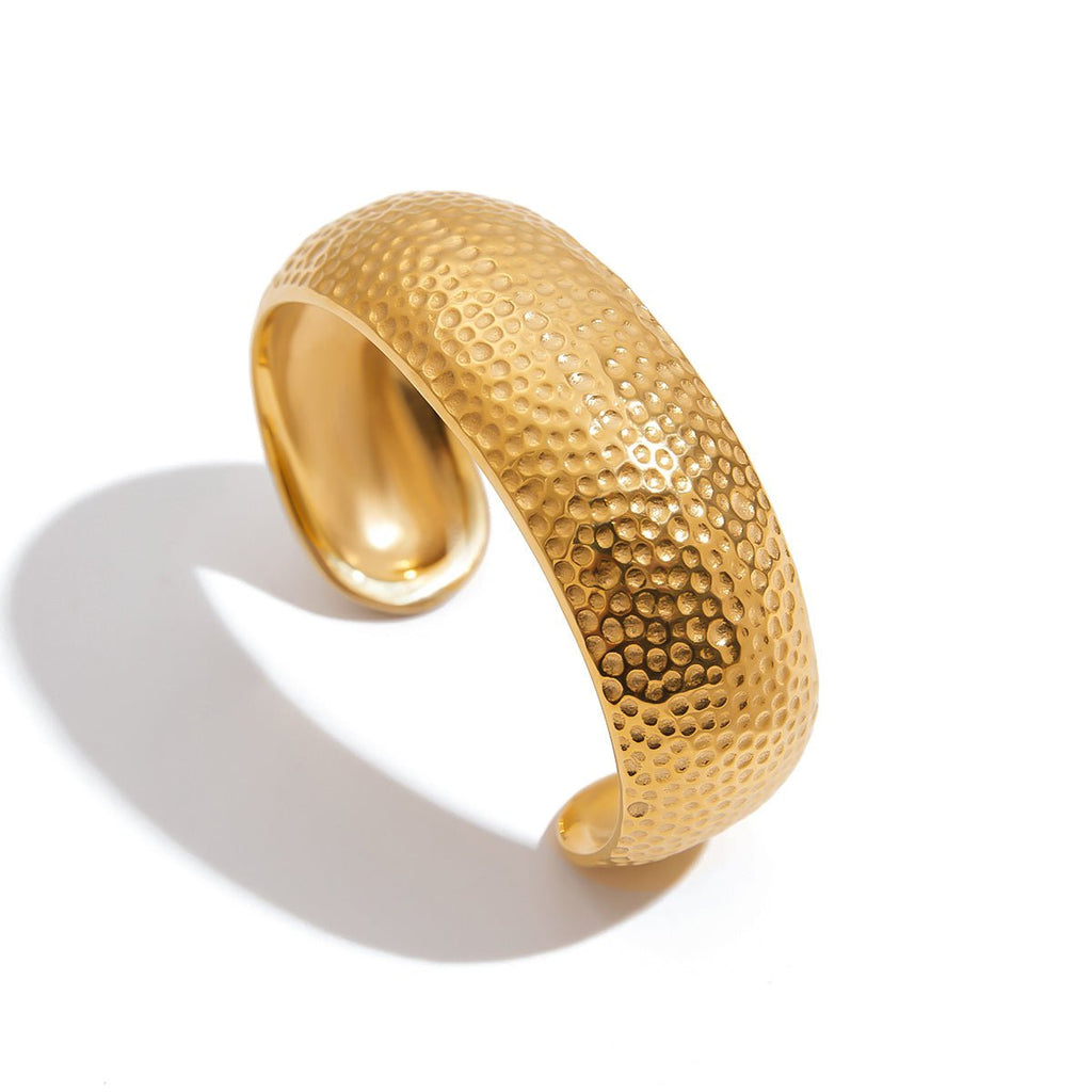 Manchette Martelée d’Or Bracelet - 18k Gold Plated Jewelry Switzerland